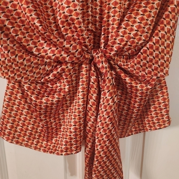 Forever 21 peplum style patterned blouse Size M. - Picture 3 of 4